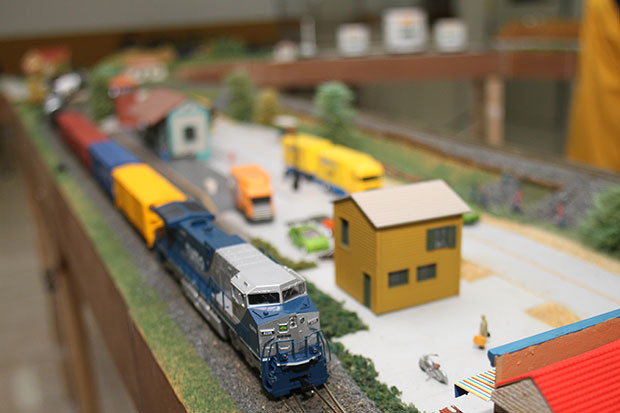 “Arte” de ferreomodelistas em Curitiba fica exposta na estação ferroviária: maquetes, miniaturas, réplicas e histórias de trem (foto: Franklin de Freitas)