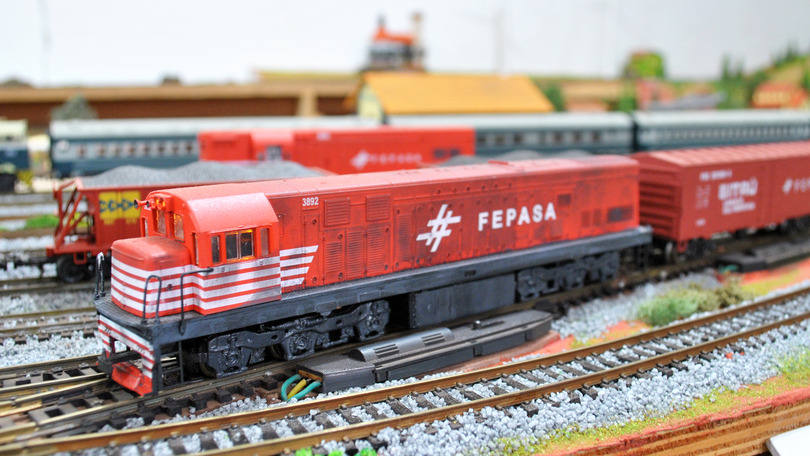 Trem De Brinquedo Locomotiva Trenzinho Vagões Trilho Carga